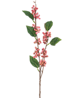Der künstliche Beerenzweig 64 cm rosa besteht aus mehreren Büscheln kleiner, runder rosa Beeren mit grünen, gezackten Blättern an dünnen braunen Stielen, alle isoliert vor einem weißen Hintergrund.