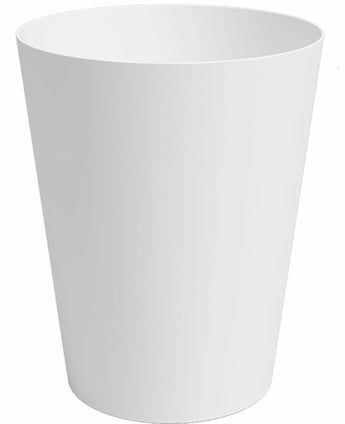 Der Porto-Übertopf Ø40 cm x H50 cm ist ein schlichter, weißer, zylindrischer Übertopf mit leicht ausgestellter Oberseite vor einem weißen Hintergrund.