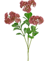 Ein künstlicher Zweig Sedum 56 cm rosa mit grünen Blättern und Büscheln kleiner, runder, zarter rosaroter Blüten vor einem weißen Hintergrund.