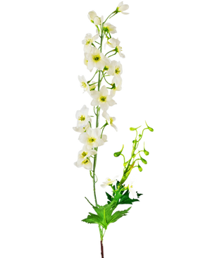Die künstliche Blume Delphinium 79 cm weiß hat einen einzelnen Stiel aus weißen Delphiniumblüten mit grünen Blättern und Knospen, isoliert auf einem weißen Hintergrund.