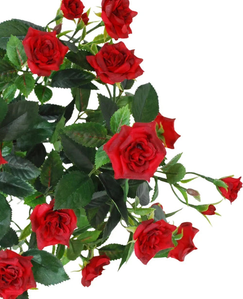 Eine künstliche Terrassenrose, 35 cm, in Rot/Schwarz, mit lebensechten, leuchtend roten Rosen mit grünen Blättern an Stielen vor einem weißen Hintergrund.