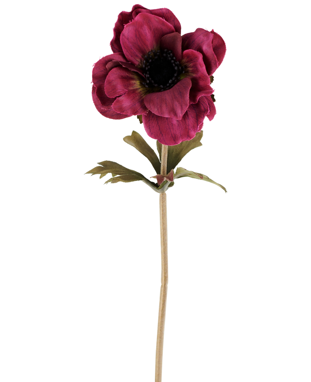 Eine einzelne künstliche Anemonenblume von 38 cm in Burgunderrot, mit geschichteten dunkelrosa Blütenblättern, einem dunklen Herzen, grünen Blättern und einem langen, schlanken Stiel, dargestellt vor einem schlichten weißen Hintergrund.