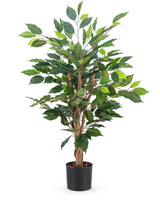 Die Kunstpflanze Ficus Green 90 cm hat mehrere braune Stängel und sattgrüne Blätter in einem schlichten schwarzen Topf – ideal als stilvolle Büropflanze.