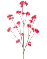 Die künstliche Blume Kirschblüte 130 cm in Fuchsia hat einen einzelnen Stiel mit mehreren dünnen braunen Zweigen, die jeweils mit Büscheln leuchtend fuchsiafarbener künstlicher Weihnachtsblüten vor einem schlichten weißen Hintergrund verziert sind.