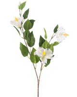 Die Kunstblume Hibiskus 89 cm creme hat einen Zweig mit grünen Blättern und drei cremefarbenen Hibiskusblüten mit gelben Staubgefäßen vor einem schlichten weißen Hintergrund.