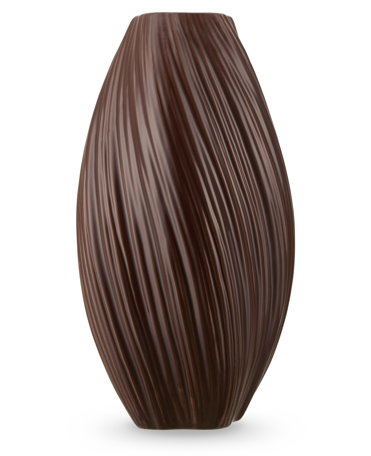 Die Vase Soft Dune 26 cm braun ist eine hohe, dunkelbraune Keramikvase mit einer glatten, glänzenden Oberfläche und einem vertikal gewellten Strukturmuster.