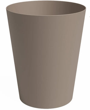 Der Übertopf Porto Ø40cm x H50cm ist ein schlichter, zylindrischer taupefarbener Übertopf mit glatter Oberfläche und leicht ausgestellter Oberseite vor einem weißen Hintergrund.
