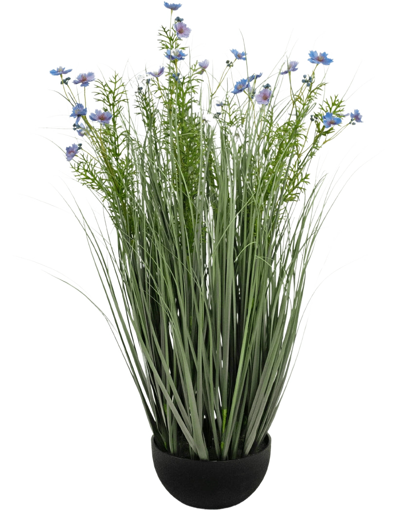Der violette Gesangsblumen-Zwiebelgrastopf mit künstlichem Gras (90 cm, feuerfest) besteht aus hohem, dünnem grünem Kunstrasen und zarten hellvioletten Blüten in einem schwarzen Topf vor einem weißen Hintergrund.