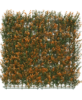 Die künstliche Hecke Buxus orange 50x50 cm UV ist eine quadratische Kunstplatte mit grünem und orangefarbenem Blattwerk auf einem Kunststoffgitter, ideal als dekorative Hecke oder Sichtschutz, hier vor einem schlichten weißen Hintergrund.