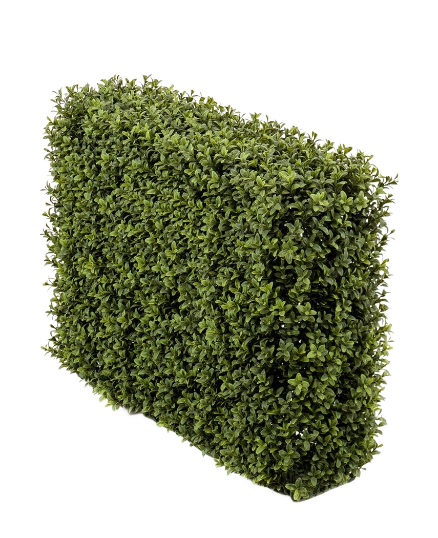 Die künstliche Buchsbaumhecke UV 70x20x50 cm, eine dichte grüne Rechteckhecke mit kleinen Blättern, wird in einem UV-geschützten Kunststoffpflanzgefäß vor einem schlichten weißen Hintergrund gezeigt.
